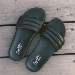 Seychelles Low Key Slide